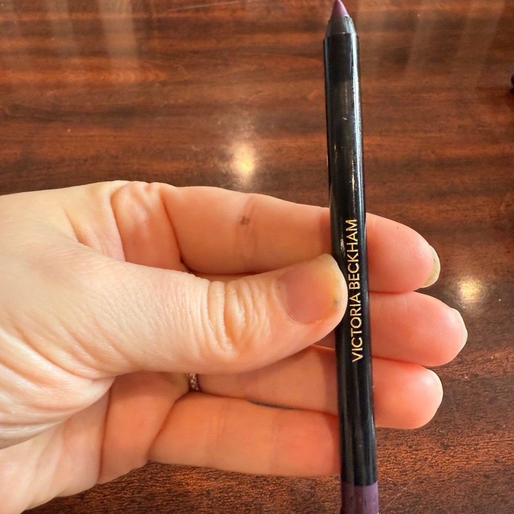 Victoria Beckham Satin Kajal Eyeliner in Fig, purple shade